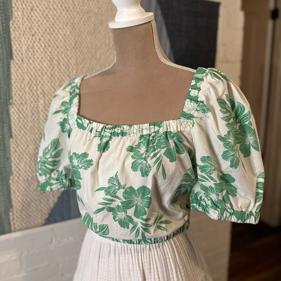 American Eagle Green Tropical Crop Top with Puff Sleeves - Picture 3 of 8